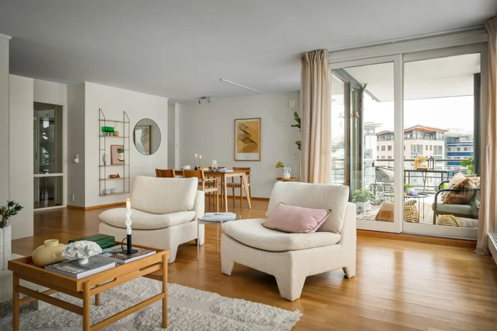 Appartement lumineux avec parquet en chêne et balcon