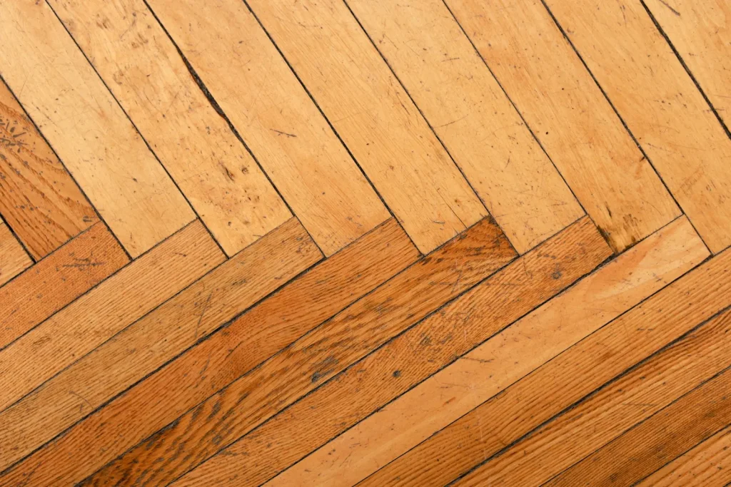 Parquet ancien posé en point de Hongrie